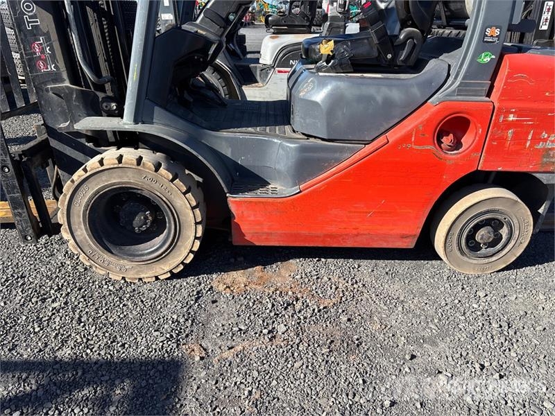 Toyota 8FGU25 4340 lb Forklift フォークリフト - その他