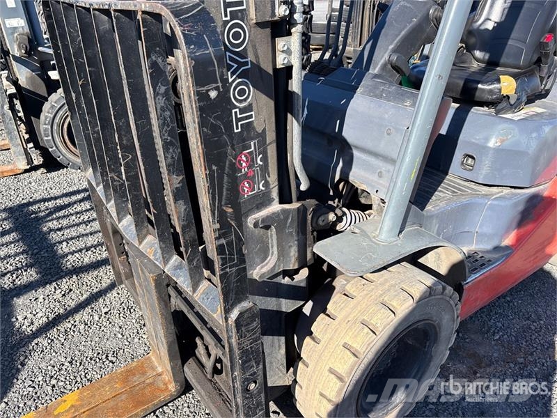 Toyota 8FGU25 4340 lb Forklift フォークリフト - その他