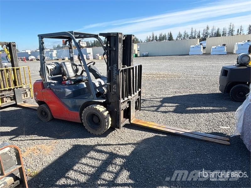 Toyota 8FGU25 4340 lb Forklift フォークリフト - その他