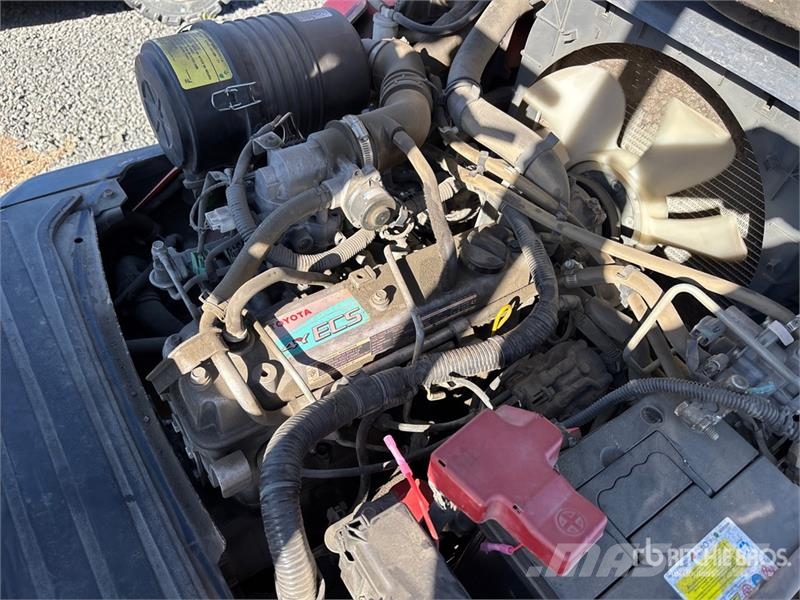 Toyota 8FGU25 4340 lb Forklift フォークリフト - その他