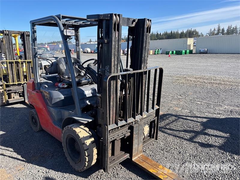 Toyota 8FGU25 4340 lb Forklift フォークリフト - その他