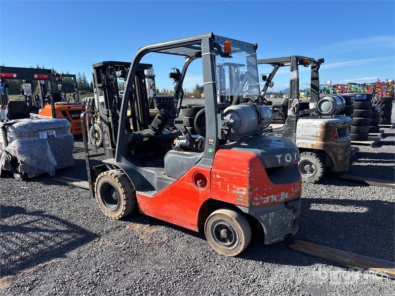 Toyota 8FGU25 4340 lb Forklift フォークリフト - その他