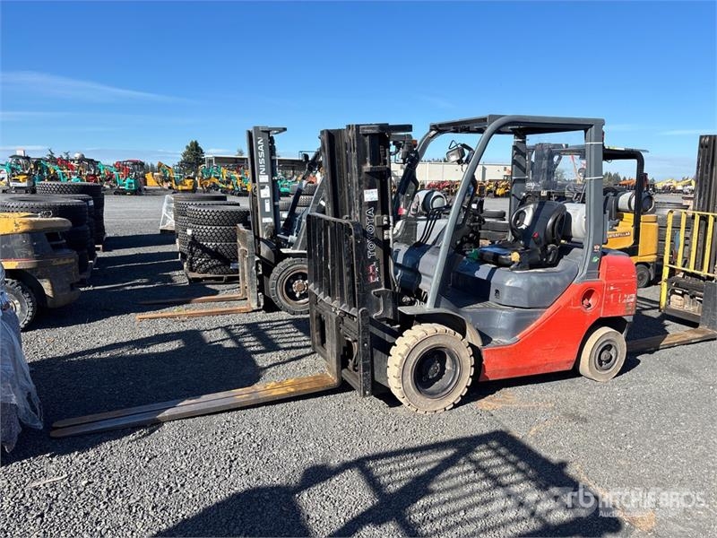 Toyota 8FGU25 4340 lb Forklift フォークリフト - その他