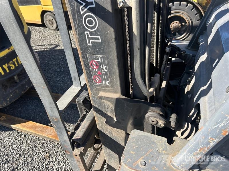 Toyota 8FGU25 4500 lb Forklift フォークリフト - その他