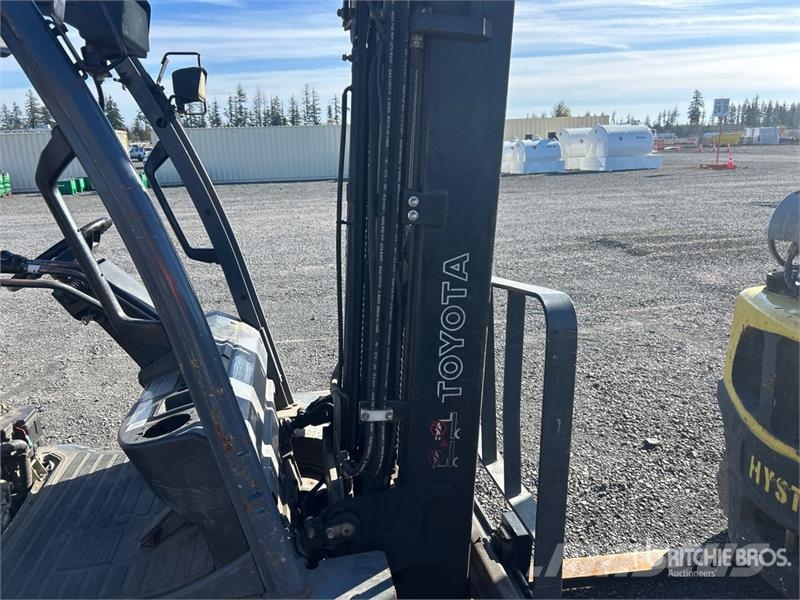 Toyota 8FGU25 4500 lb Forklift フォークリフト - その他