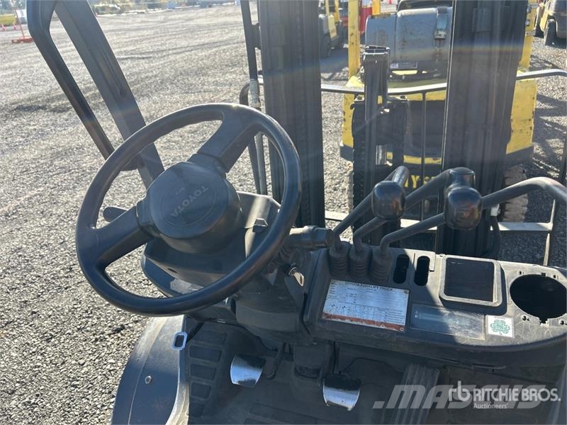 Toyota 8FGU25 4500 lb Forklift フォークリフト - その他