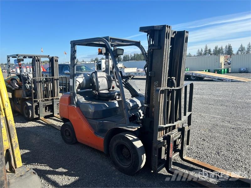 Toyota 8FGU25 4500 lb Forklift フォークリフト - その他