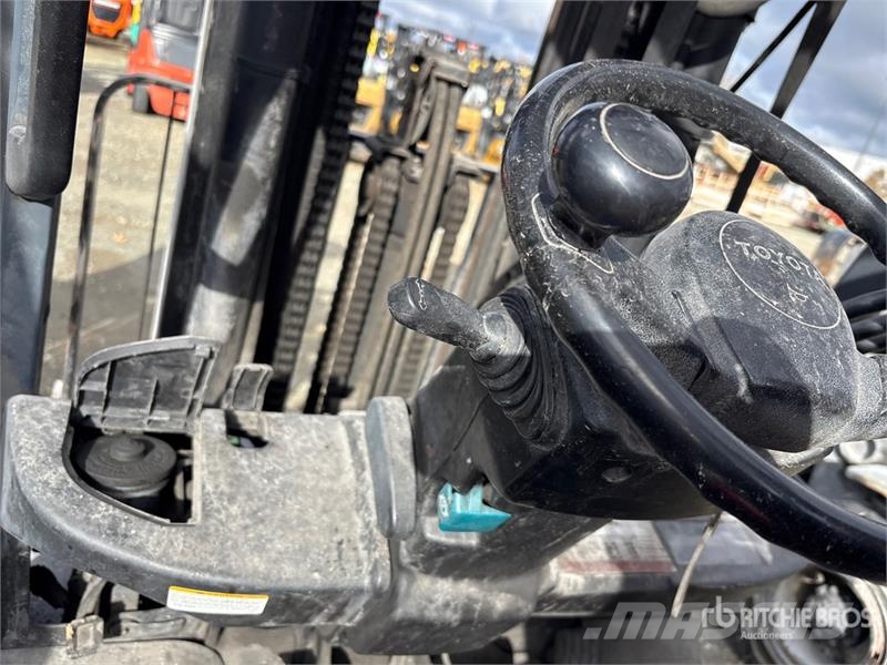 Toyota 8FGU25 IC 2600 lb Cushion Tire Forklift Другие складские механизмы