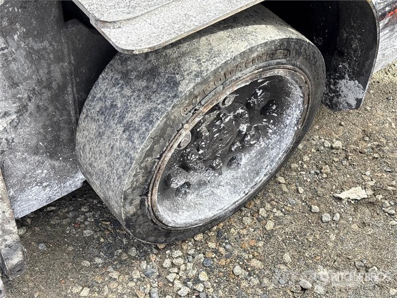 Toyota 8FGU25 IC 2600 lb Cushion Tire Forklift Другие складские механизмы