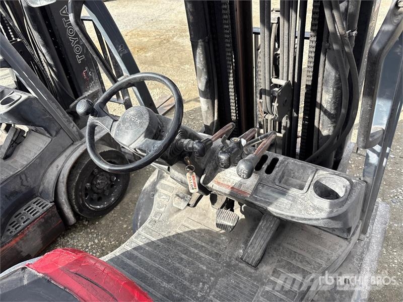 Toyota 8FGU25 IC 2600 lb Cushion Tire Forklift Другие складские механизмы