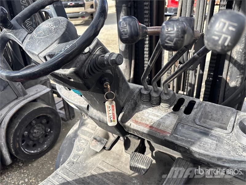 Toyota 8FGU25 IC 2600 lb Cushion Tire Forklift Другие складские механизмы
