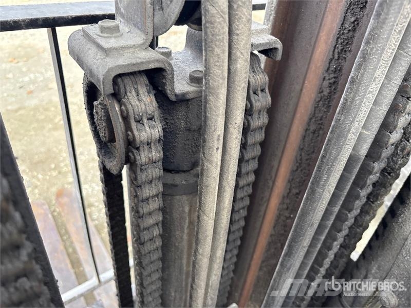 Toyota 8FGU25 IC 2600 lb Cushion Tire Forklift Другие складские механизмы