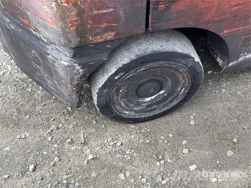 Toyota 8FGU25 IC 2600 lb Cushion Tire Forklift Другие складские механизмы