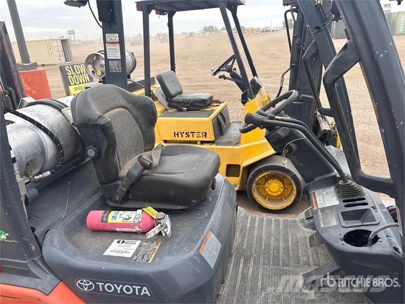 Toyota 8FGV25 4750 lb Cushion Tire Forklift Gaffeltrucker - Annet