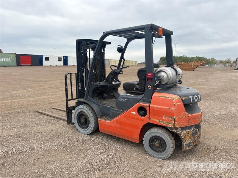 Toyota 8FGV25 4750 lb Cushion Tire Forklift Gaffeltrucker - Annet
