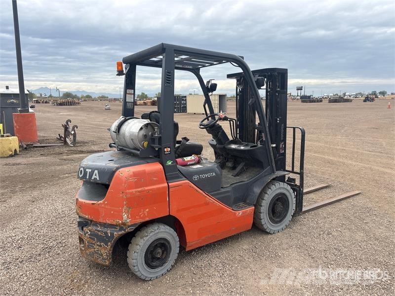 Toyota 8FGV25 4750 lb Cushion Tire Forklift Gaffeltrucker - Annet