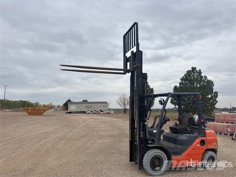 Toyota 8FGV25 4750 lb Cushion Tire Forklift Gaffeltrucker - Annet