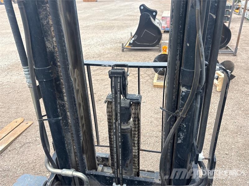 Toyota 8FGV25 4750 lb Cushion Tire Forklift Gaffeltrucker - Annet