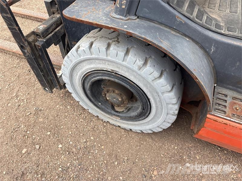 Toyota 8FGV25 4750 lb Cushion Tire Forklift Gaffeltrucker - Annet