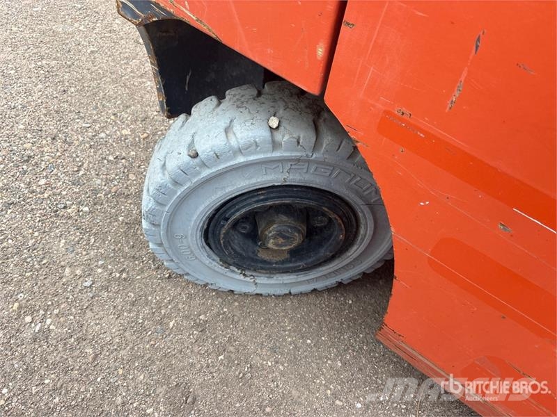 Toyota 8FGV25 4750 lb Cushion Tire Forklift Gaffeltrucker - Annet