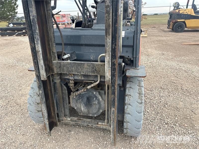 Toyota 8FGV25 4750 lb Cushion Tire Forklift Gaffeltrucker - Annet