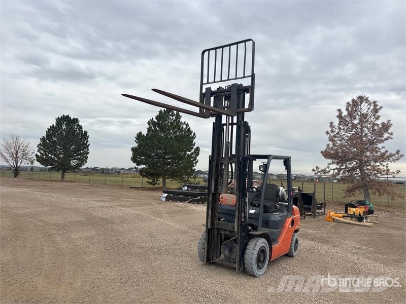 Toyota 8FGV25 4750 lb Cushion Tire Forklift Gaffeltrucker - Annet