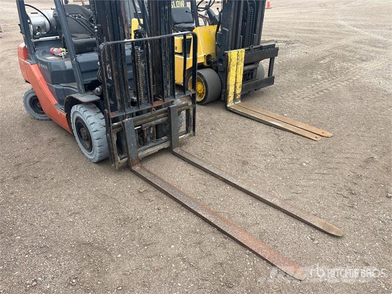 Toyota 8FGV25 4750 lb Cushion Tire Forklift Gaffeltrucker - Annet
