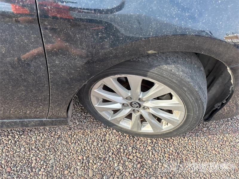 Toyota Camry LE Personbiler