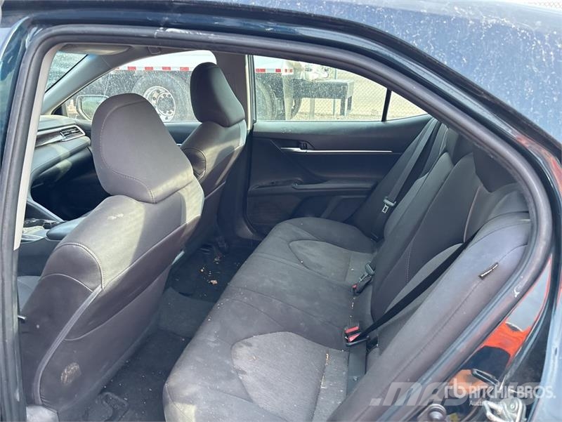 Toyota Camry LE Personbiler