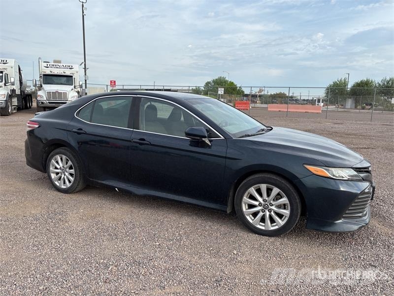Toyota Camry LE Personbiler