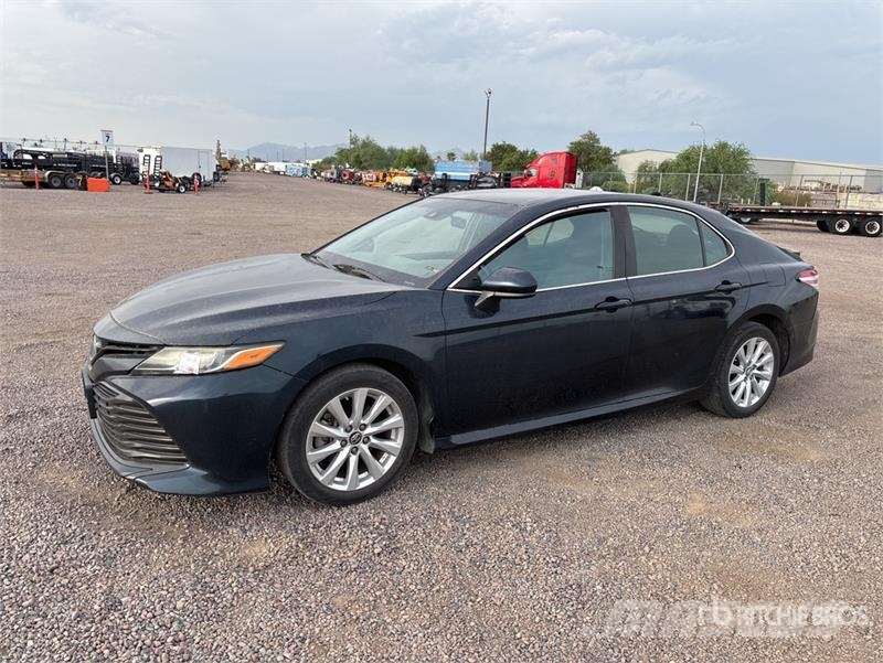 Toyota Camry LE Personbiler