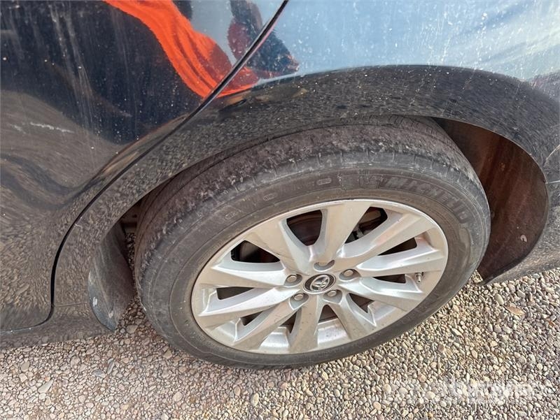 Toyota Camry LE Personbiler