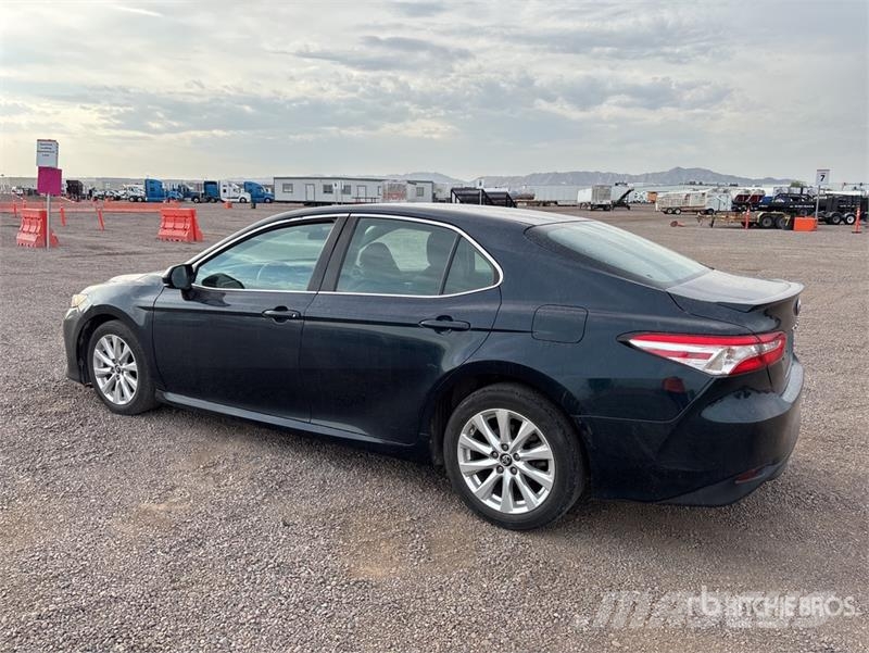 Toyota Camry LE Personbiler