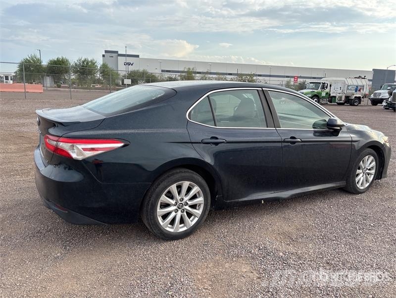 Toyota Camry LE Personbiler