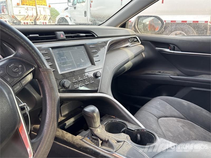 Toyota Camry LE Personbiler