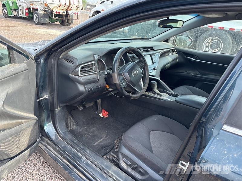 Toyota Camry LE Personbiler