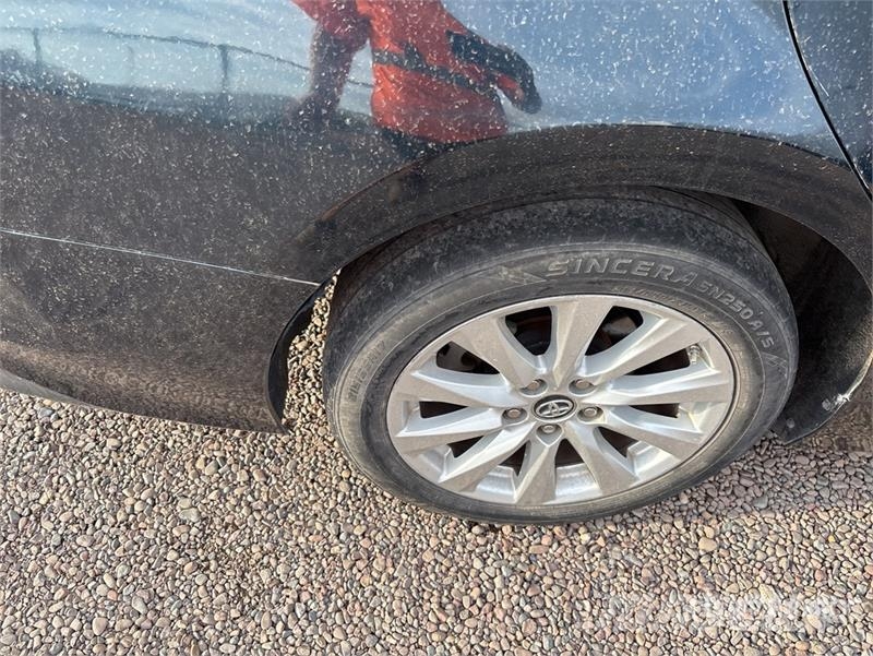 Toyota Camry LE Personbiler