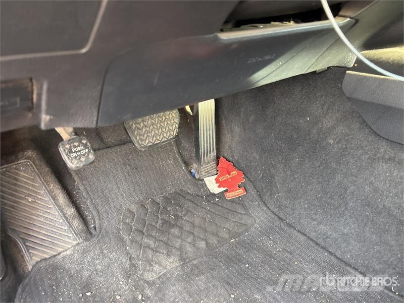 Toyota Camry LE Personbiler