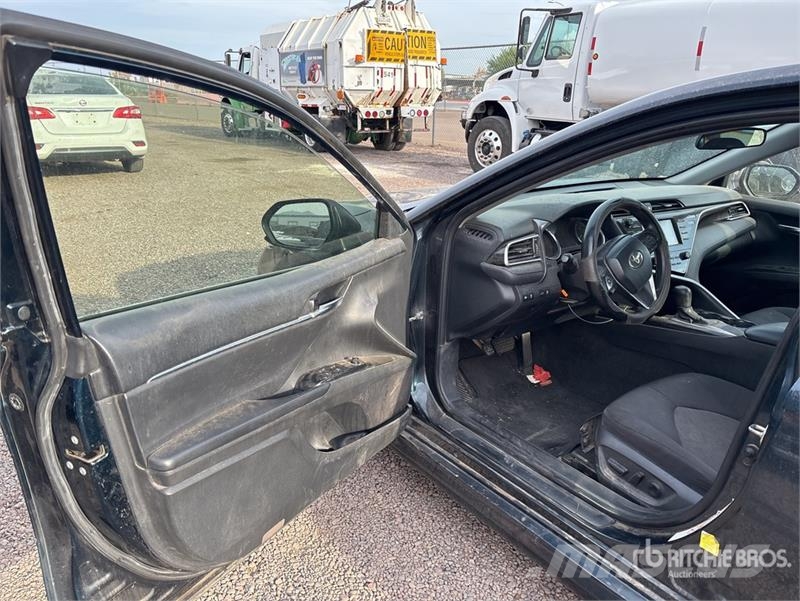 Toyota Camry LE Personbiler