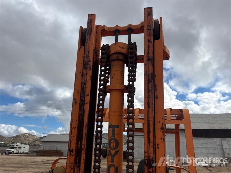 Toyota FG25 5000 lb Pneumatic Tire Forklift Kahveltõstukid - muud