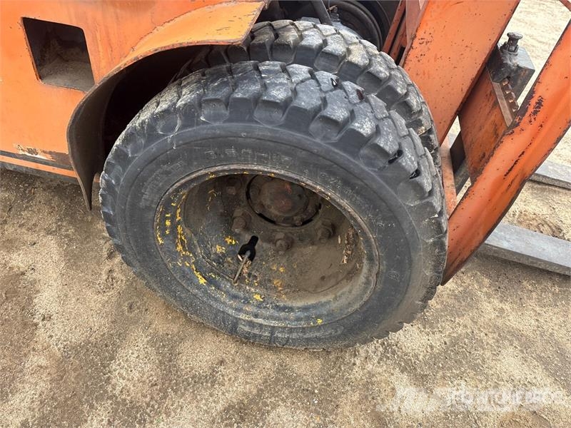 Toyota FG25 5000 lb Pneumatic Tire Forklift Kahveltõstukid - muud