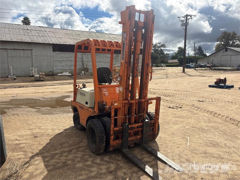 Toyota FG25 5000 lb Pneumatic Tire Forklift Kahveltõstukid - muud