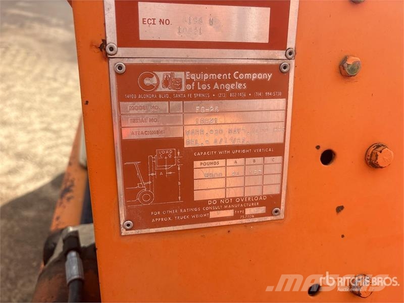 Toyota FG25 5000 lb Pneumatic Tire Forklift Kahveltõstukid - muud