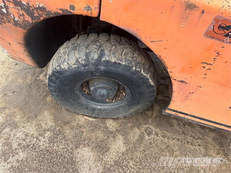 Toyota FG25 5000 lb Pneumatic Tire Forklift Kahveltõstukid - muud