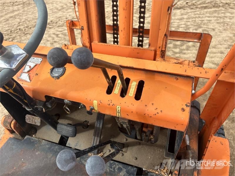Toyota FG25 5000 lb Pneumatic Tire Forklift Kahveltõstukid - muud
