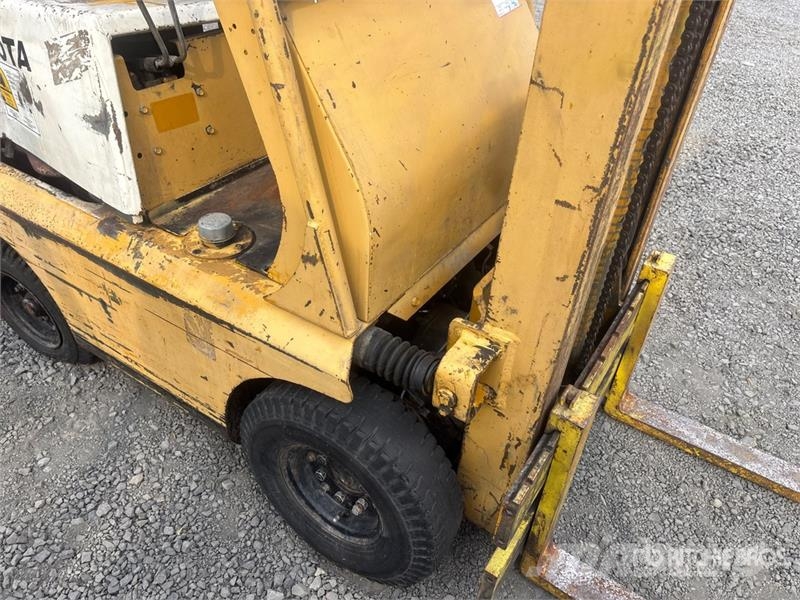 Toyota FGA9 1500 lb Pneumatic Tire Forklift (Inoperable) Andere Gabelstapler