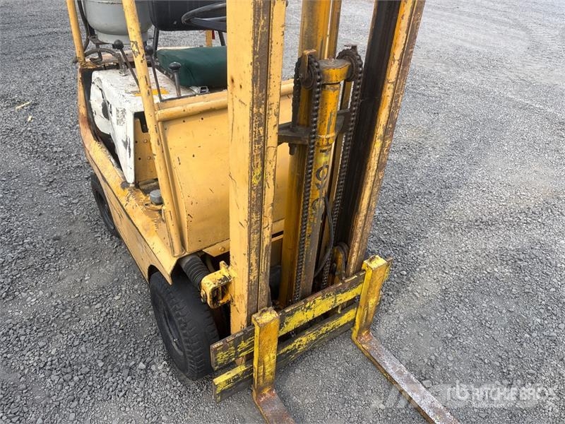 Toyota FGA9 1500 lb Pneumatic Tire Forklift (Inoperable) Andere Gabelstapler