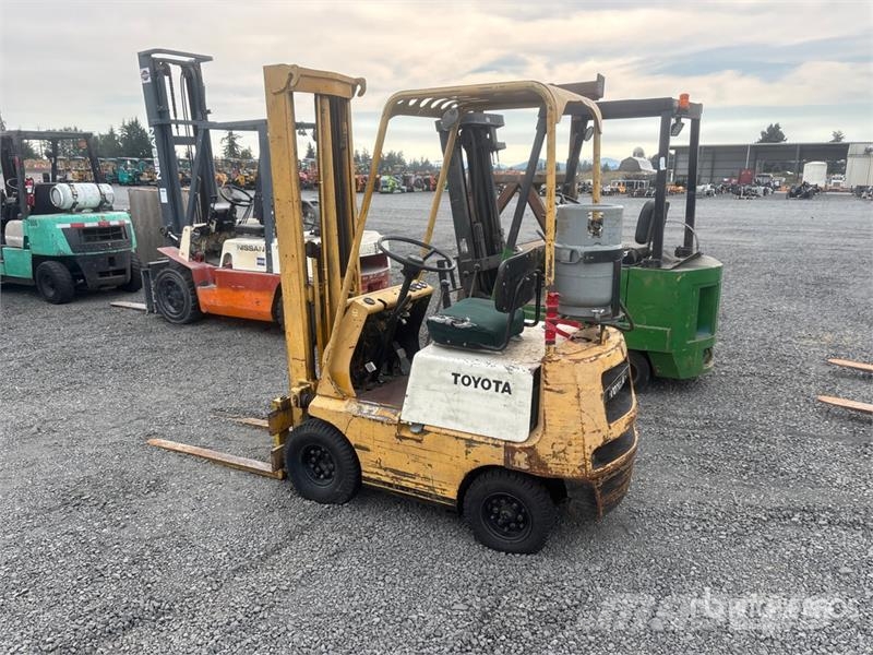 Toyota FGA9 1500 lb Pneumatic Tire Forklift (Inoperable) Andere Gabelstapler