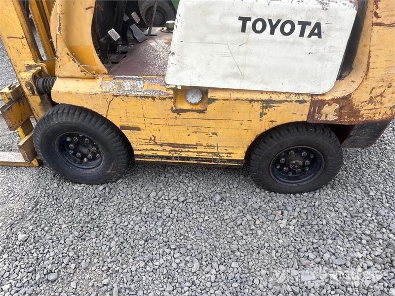 Toyota FGA9 1500 lb Pneumatic Tire Forklift (Inoperable) Andere Gabelstapler