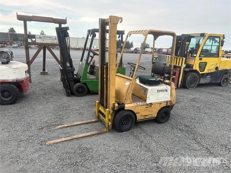 Toyota FGA9 1500 lb Pneumatic Tire Forklift (Inoperable) Andere Gabelstapler